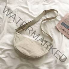 말랑젤리 스몰 하프문 호보 크로스백